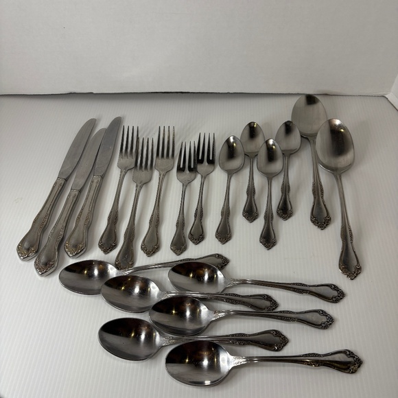 Wm A Rogers Deluxe Stainless MANSFIELD/AMADEUS Oneida LTD 20 Pieces - Picture 1 of 7